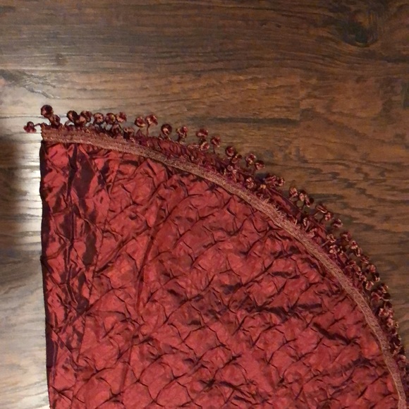 Gorgeous burgundy rust tree skirt with tassels - Picture 2 of 4